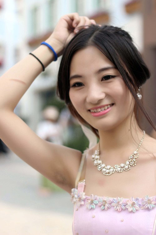 奥地利风情的甜美女孩