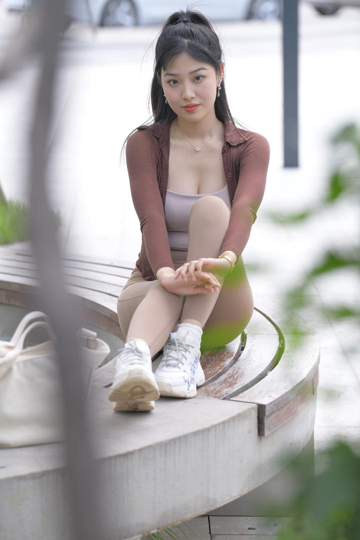穿瑜伽裤的美女模特国产3A街拍图片