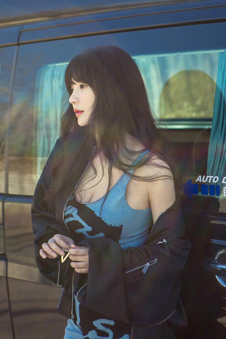 极品美女明星柳岩侧脸写真