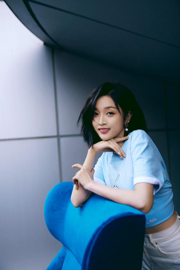 清纯美女明星吴宣仪气质美女写真图片
