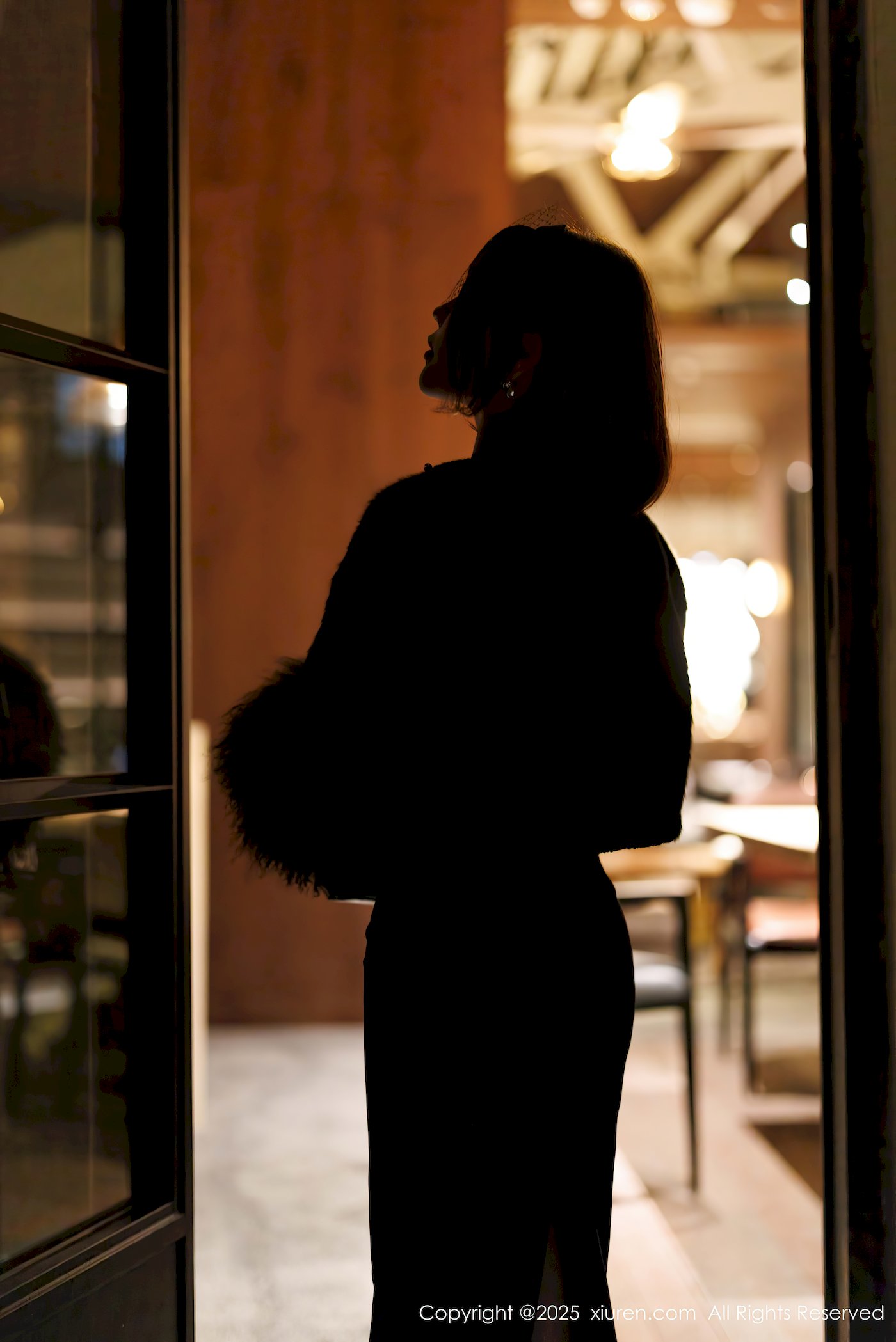 秀人网女神徐莉芝Booty黑色连衣裙黑丝御姐西安旅拍