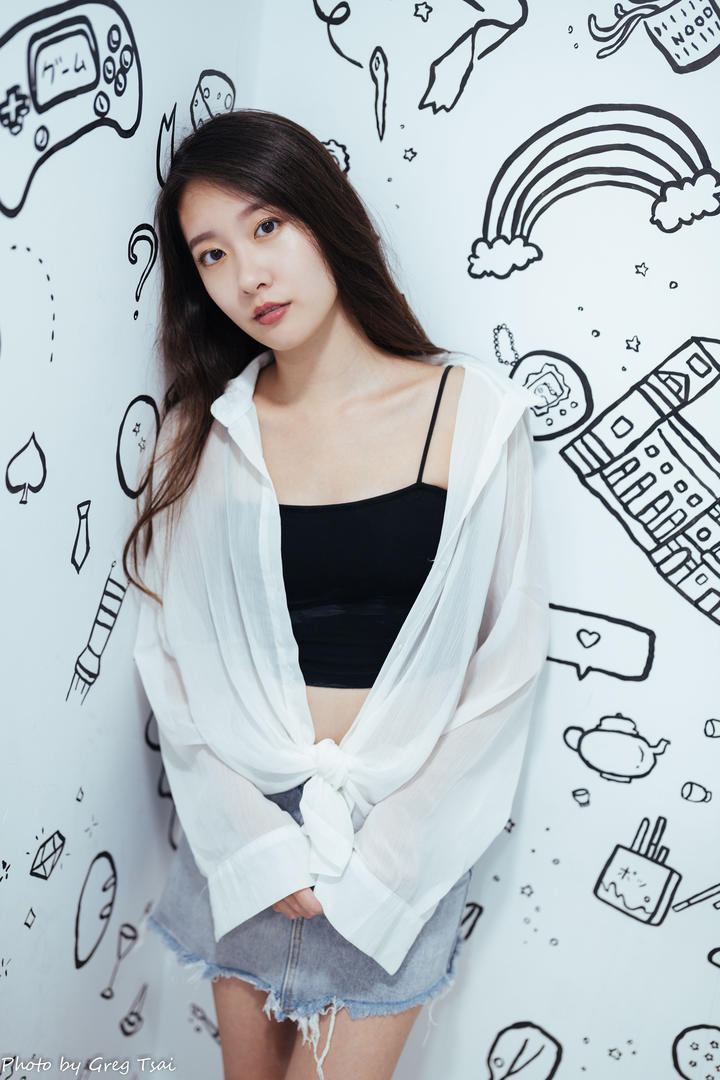 秀人网美女模特白衬衫搭配牛仔短裙写真图片