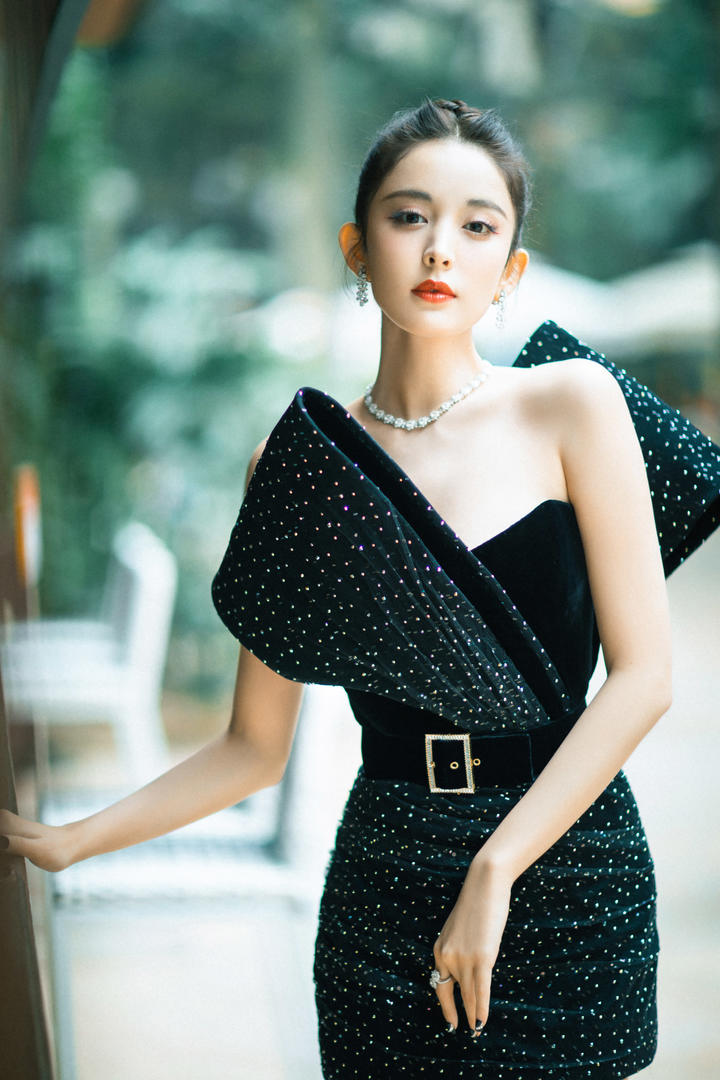 街拍时尚美女明星古力娜扎高清壁纸图片大全