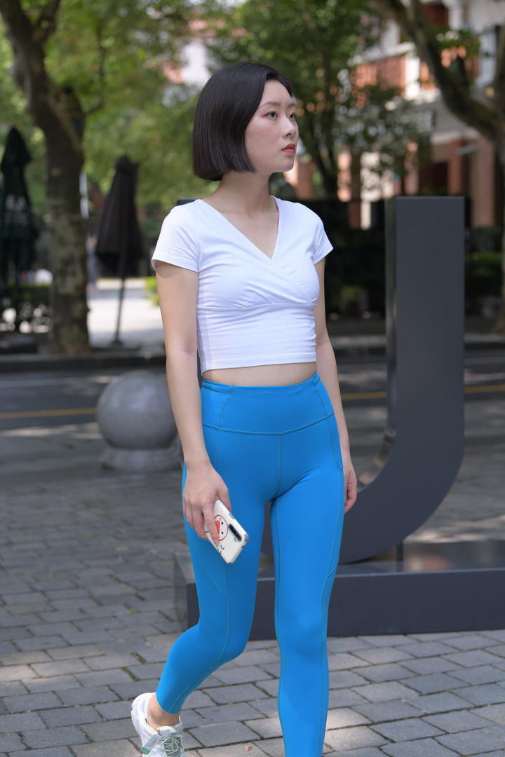 国内街头偷拍性感紧身裤美女绝色图片高清