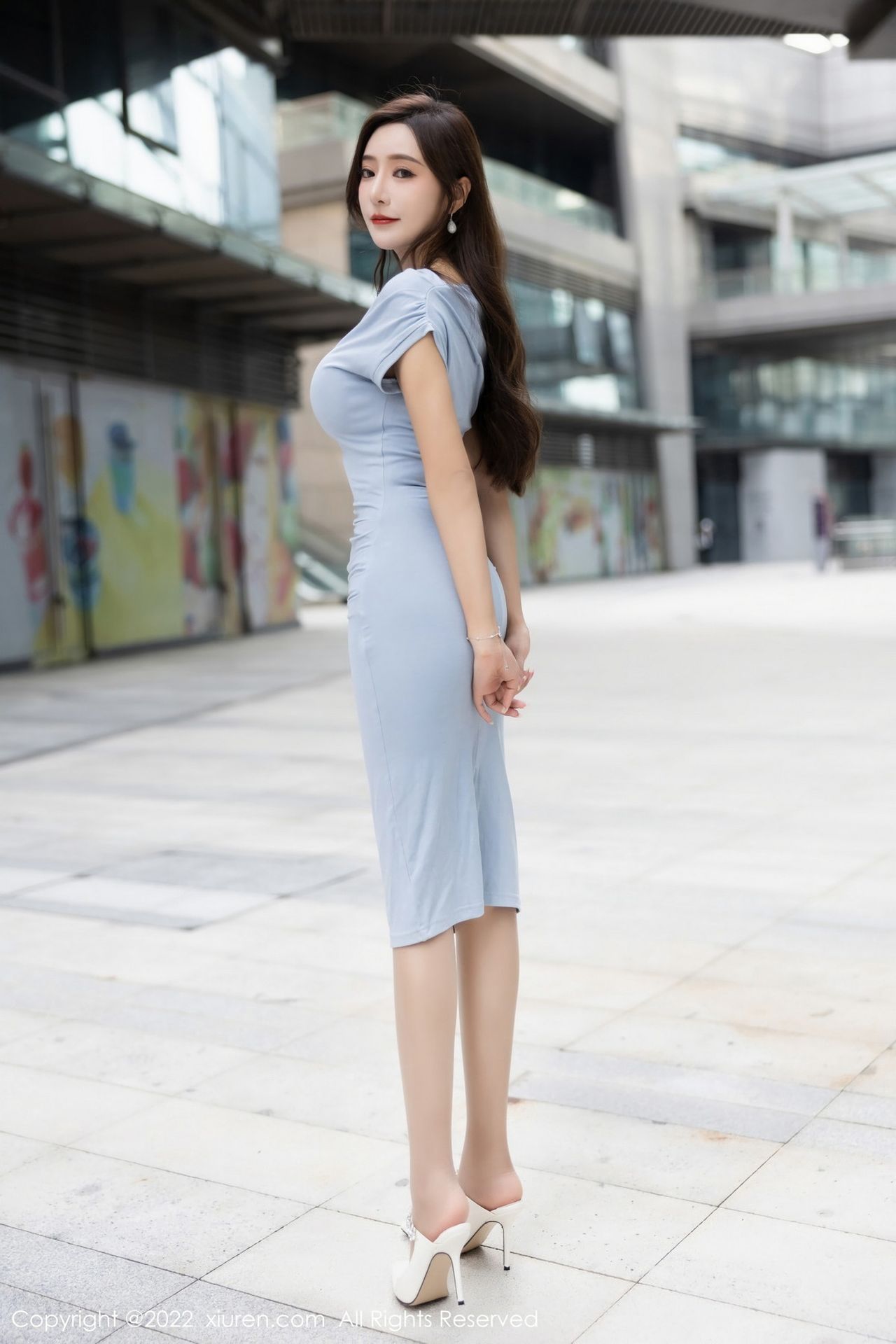 秀人网性感女神王馨瑶yanni蓝灰连衣裙搭配原色丝袜写真