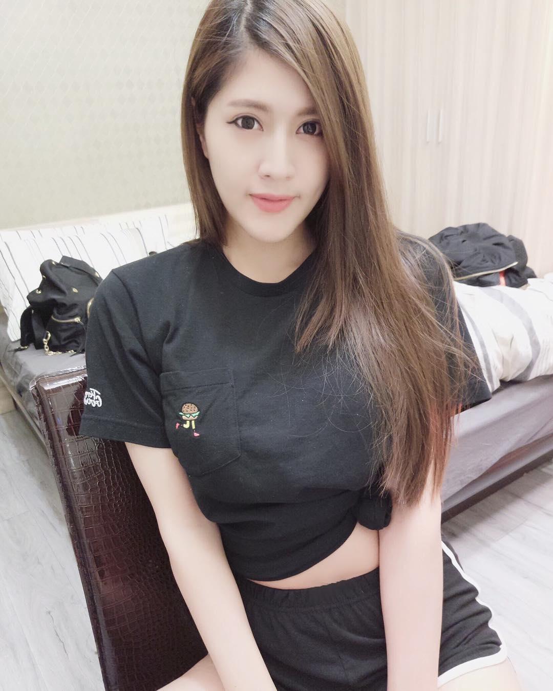 台湾美女主播刘庭羽女仆兔女郎制服内衣诱惑气质写真