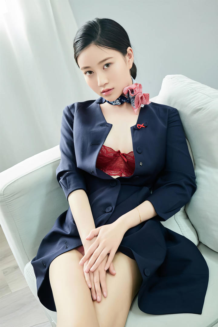 和性感空姐同居大尺度私拍写真图片