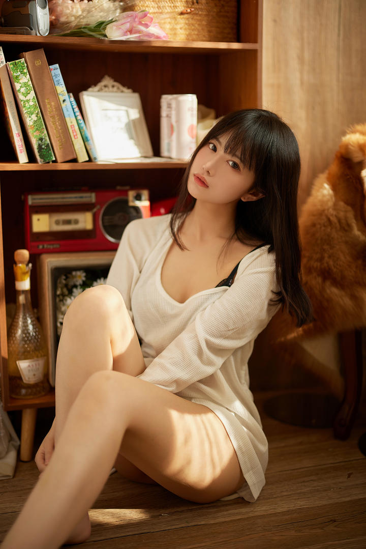 清秀长发美女校花高清美腿诱惑图片