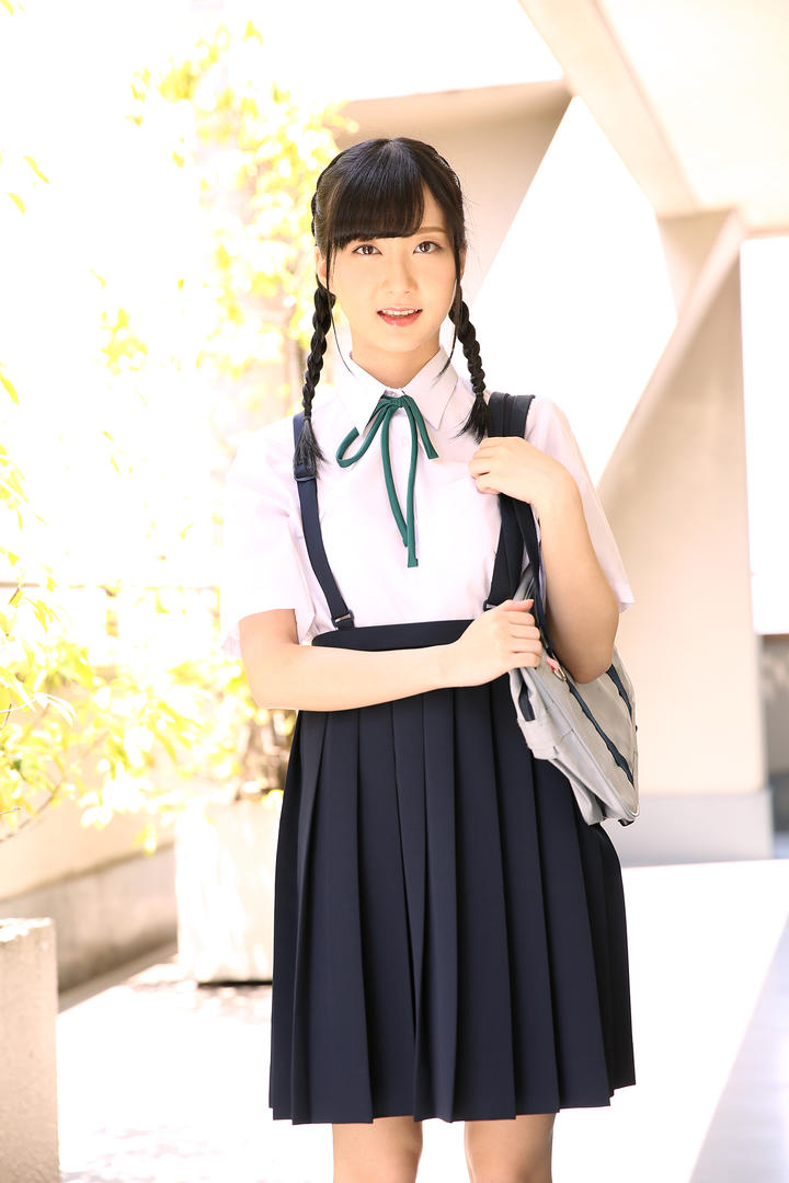 超清日本清纯校服美女图片