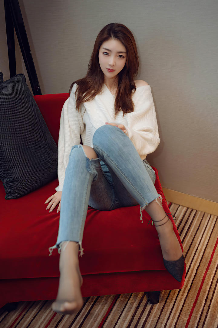 漂亮时尚的牛仔裤美女可樂写真图片
