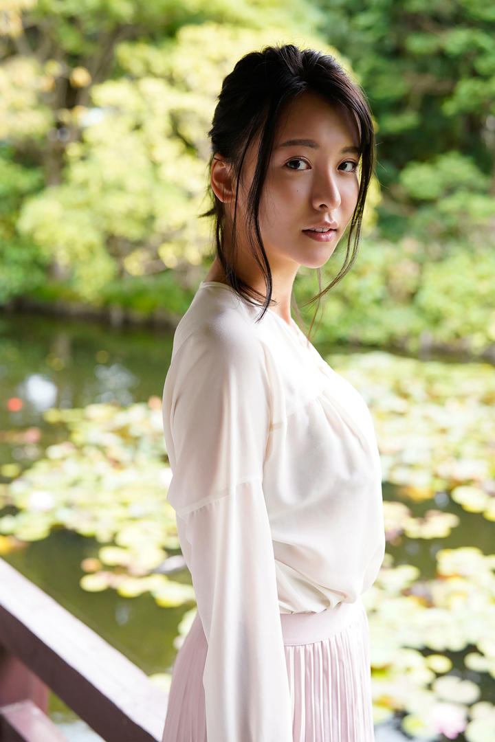 温柔的日本嫩模美女图片