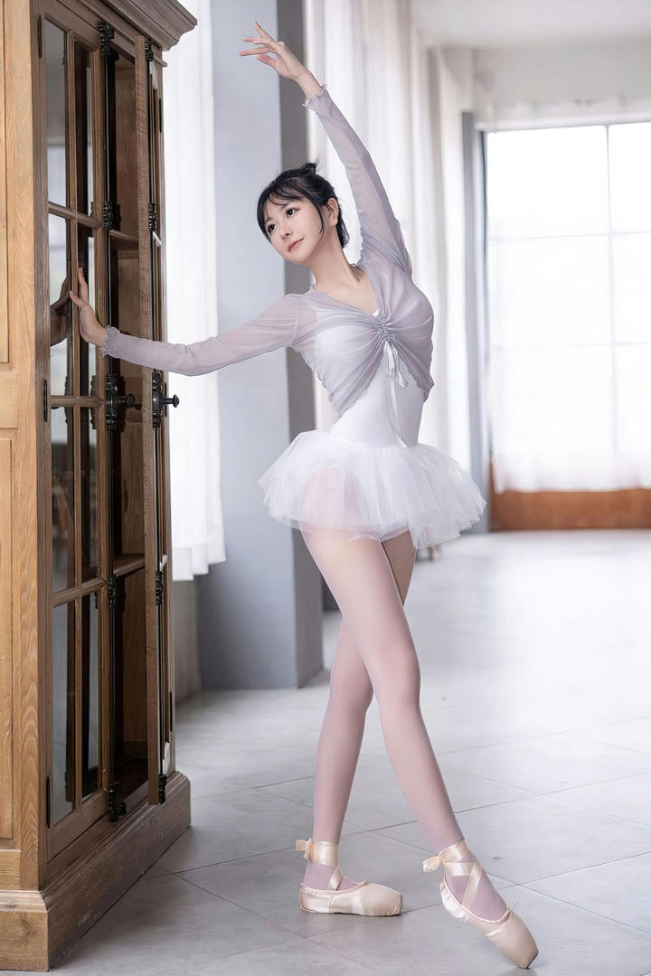 推特网红舞蹈生反差清纯少女丝袜私拍