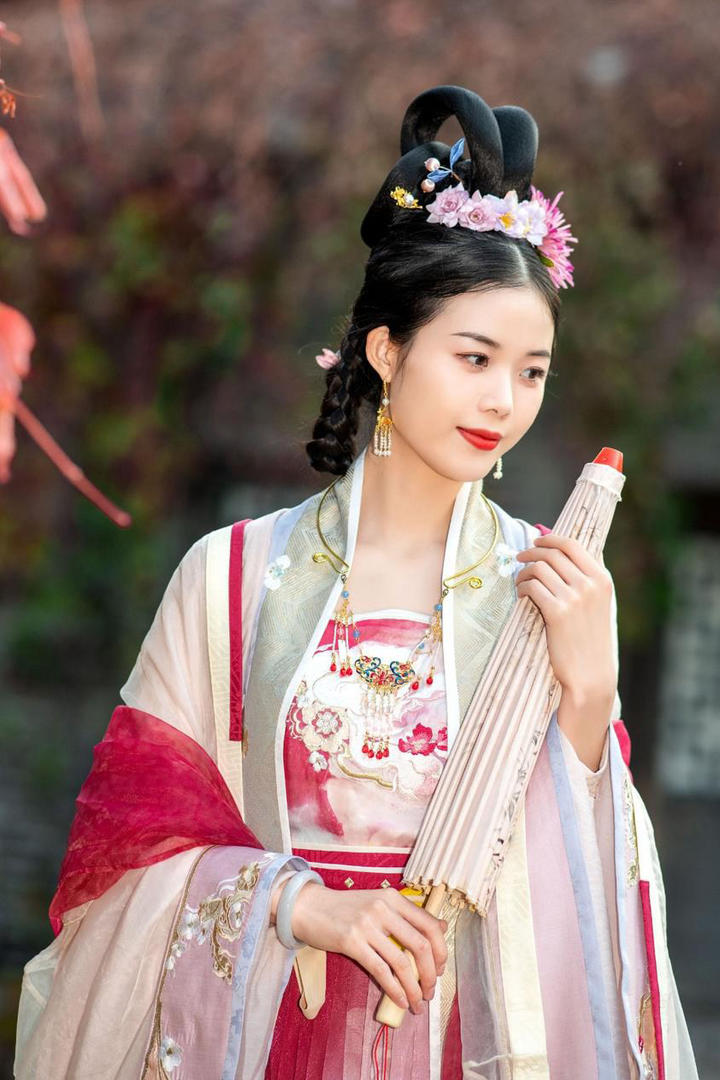 穿着古装的美女古风头像女写真图片