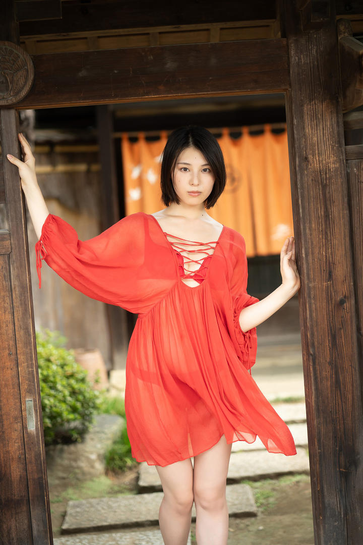 亚洲精品久久国产高清红裙美女人体艺术图片