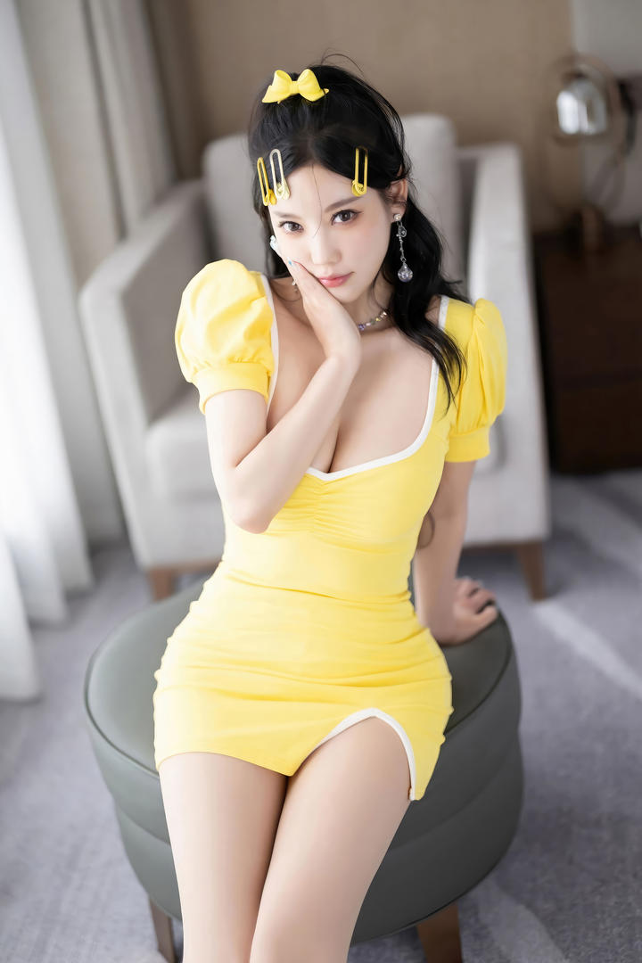 国产裸体丰满白嫩大尺度尤物杨晨晨性感图片