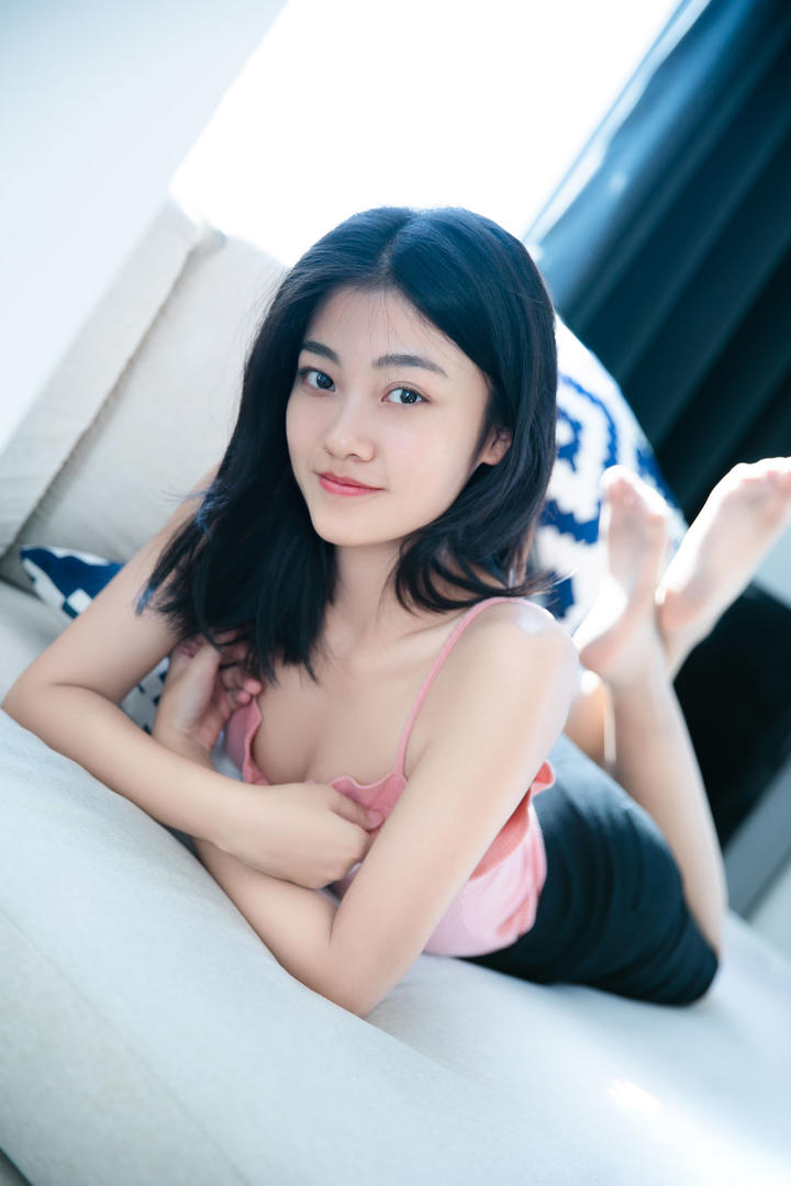 清纯可人美女学生私拍图片