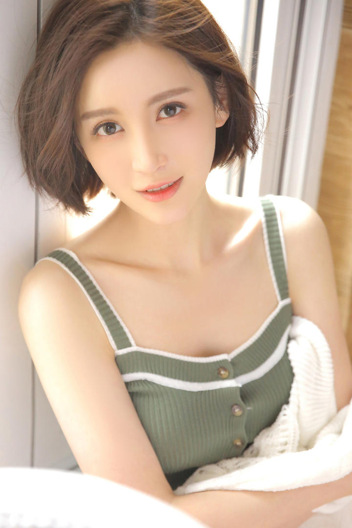 短发气质平面模特图片