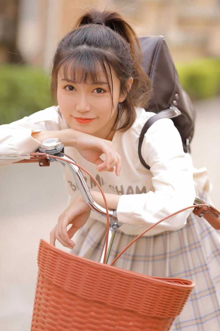 高清甜美清纯女生头像美女学生放学写真图片