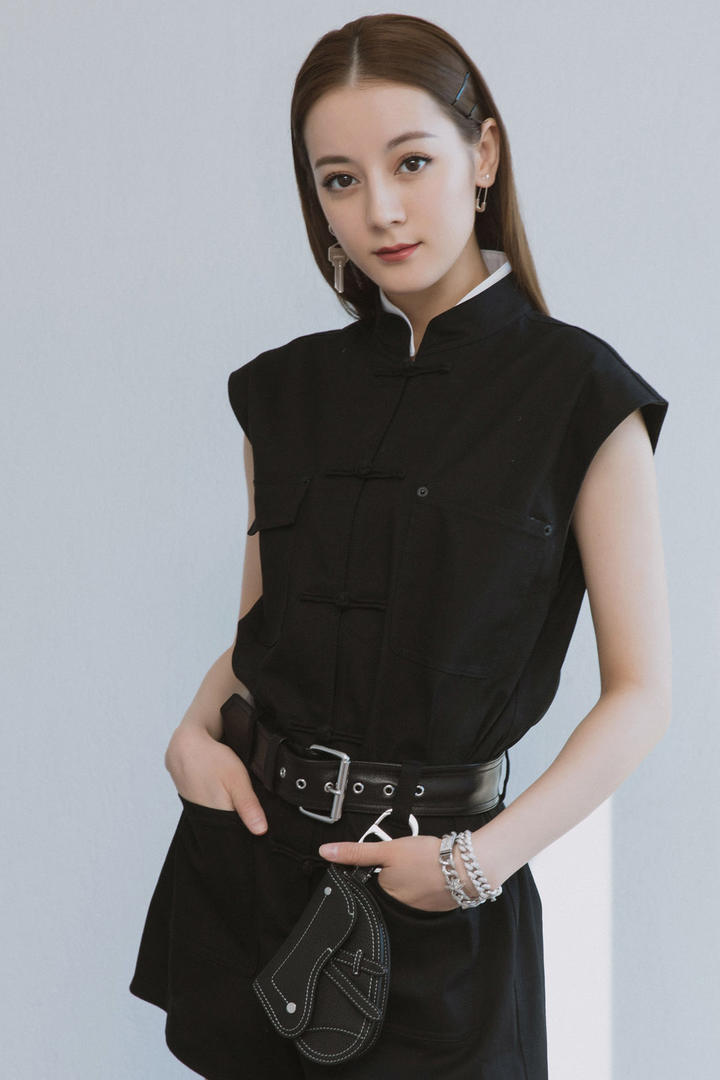 高清时尚女星迪丽热巴图片