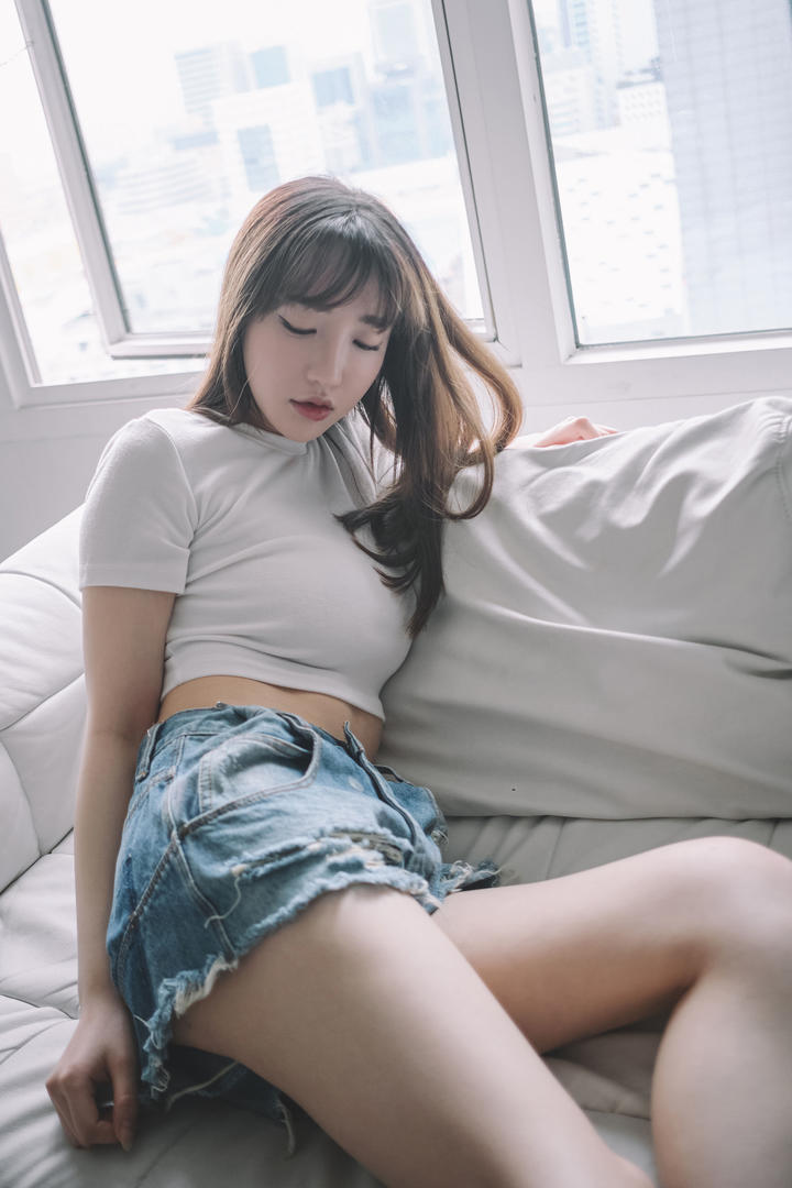 韩国年轻美女144447大但人文艺术图片