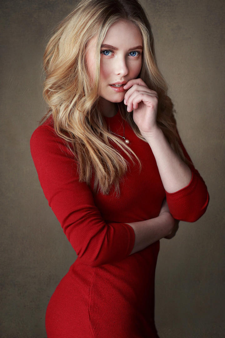 欧美气质金发美女人像摄影图片