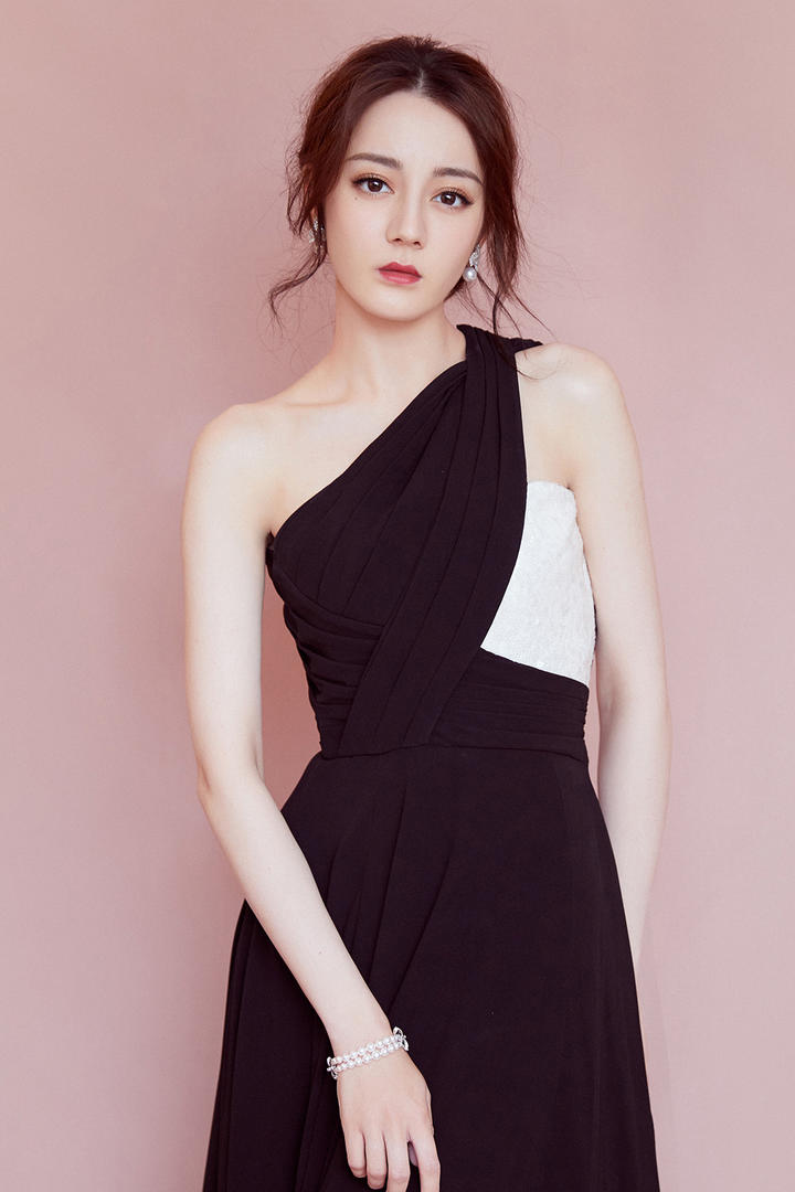 时尚中国女星迪丽热巴高清图片