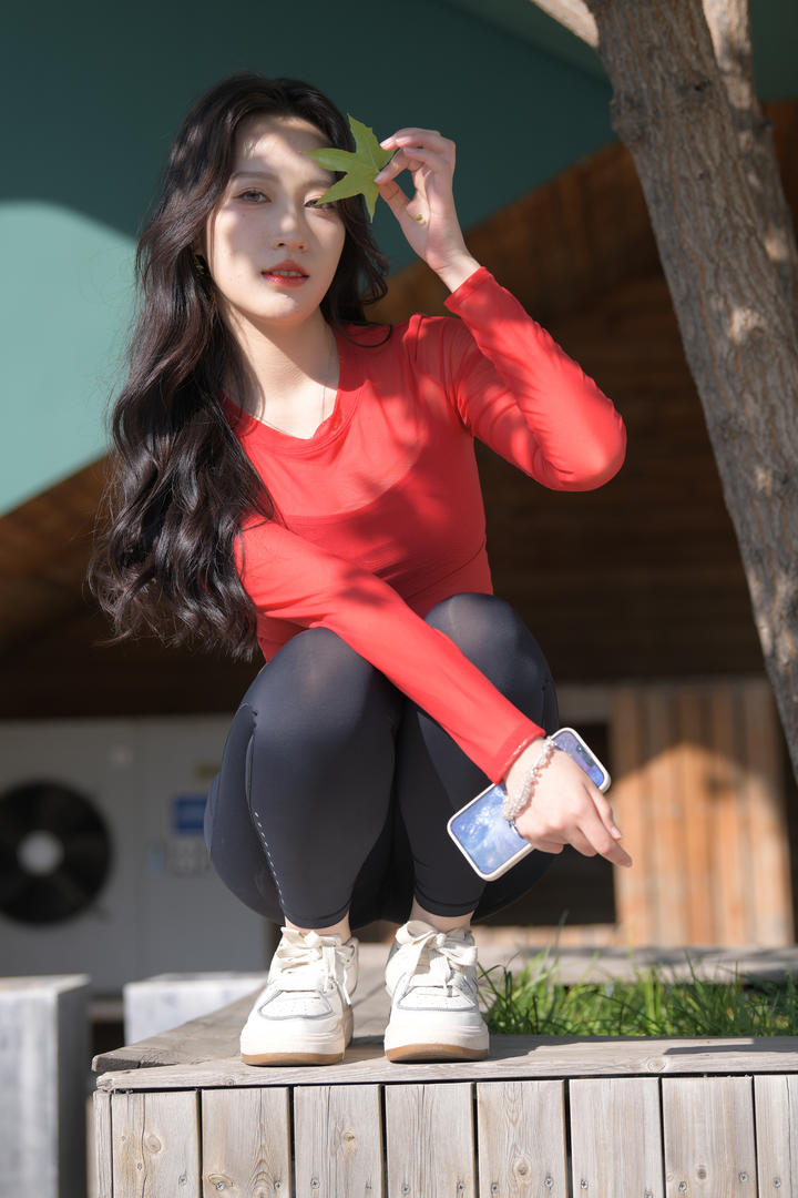 黑色紧身裤美女模特国产街拍图片大全