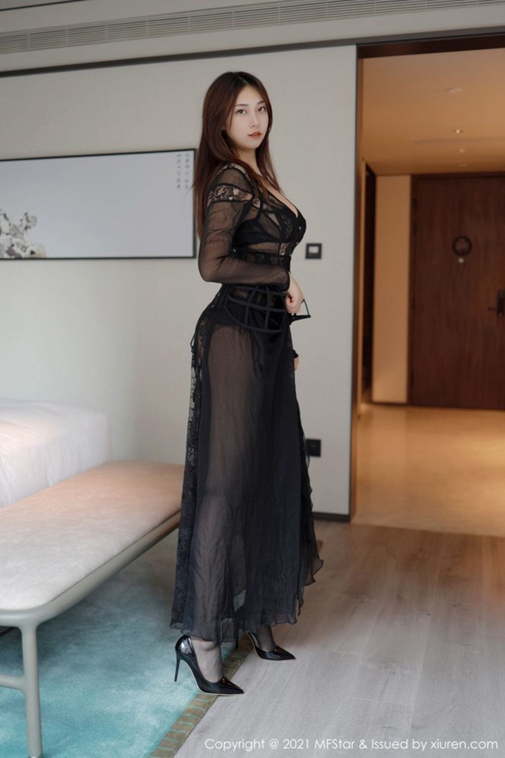 模范学院美女模特郑颖姗Bev薄而透黑色镂空服饰系列写真