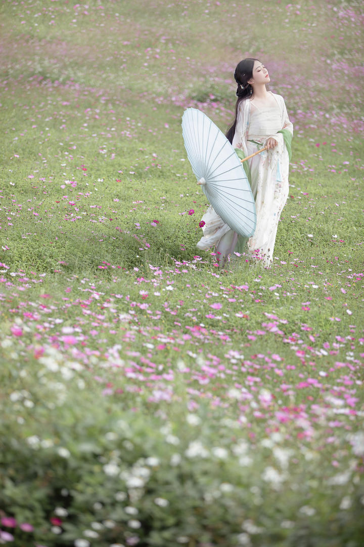 国潮古风汉服小姐姐户外约拍图片