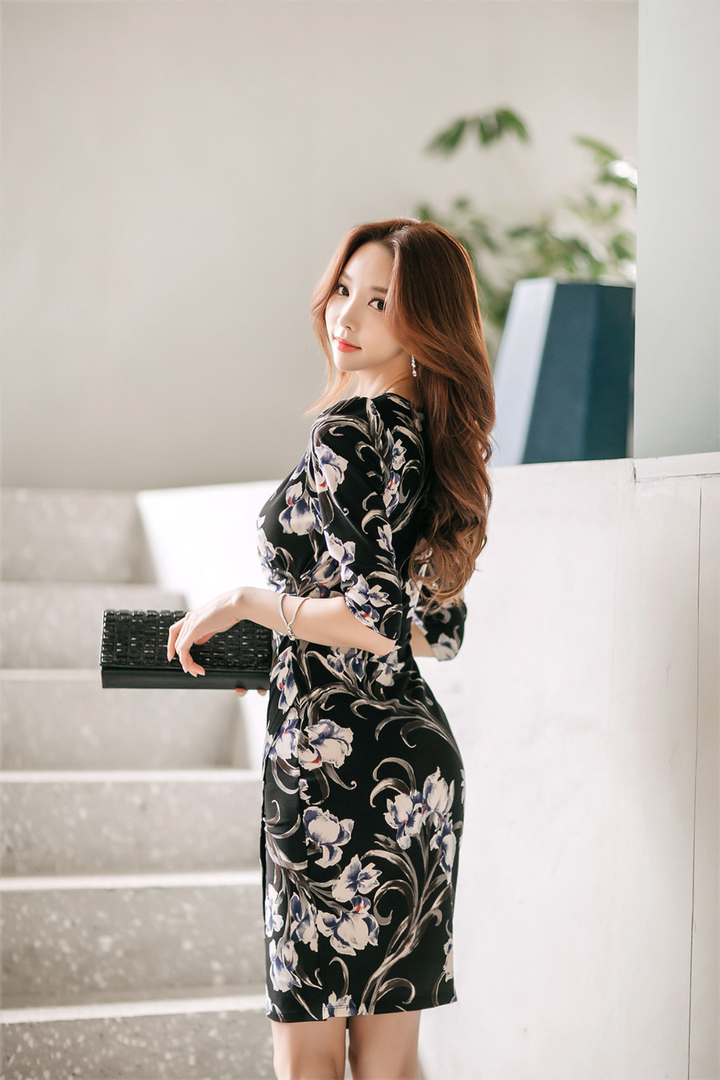 穿着长裙的韩国气质美女朴秀妍图片