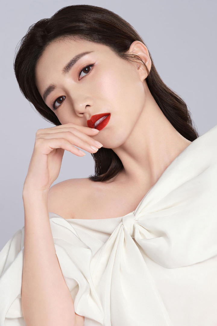 胡歌前女友江疏影性感红唇写真图片