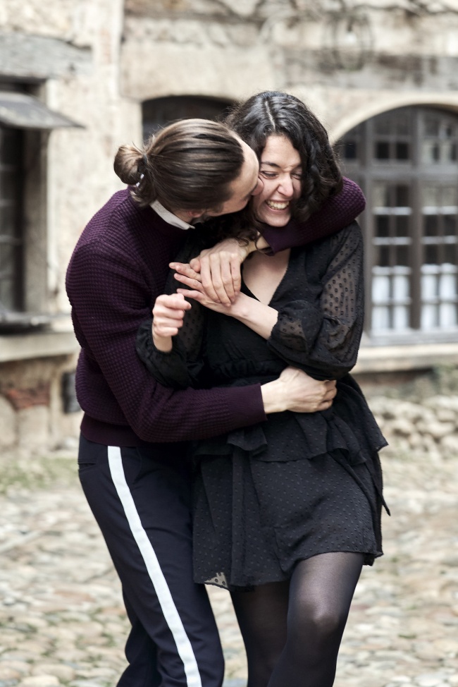 街拍亲密暧昧情侣图片