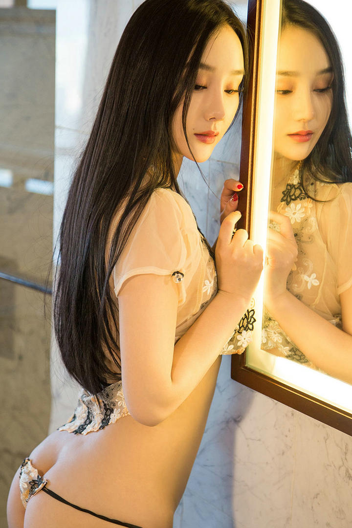 国内性感身材的嫩模贺欣畅大胆写真图片