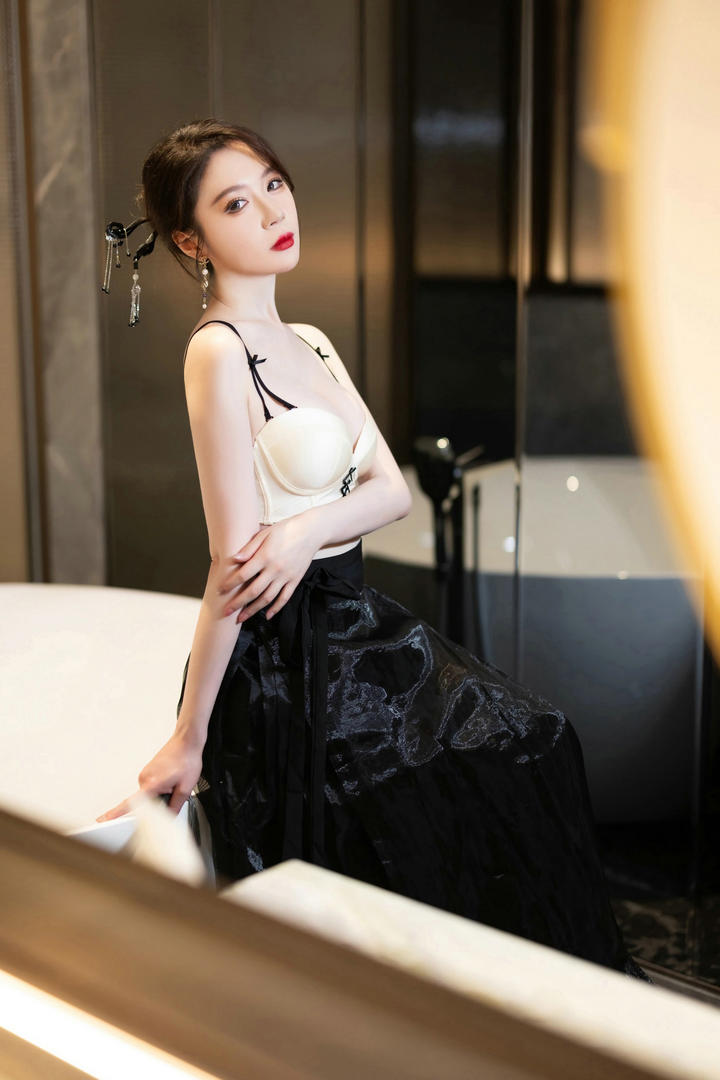 中国古典性感美女梦心玥国产手机精品一区图片