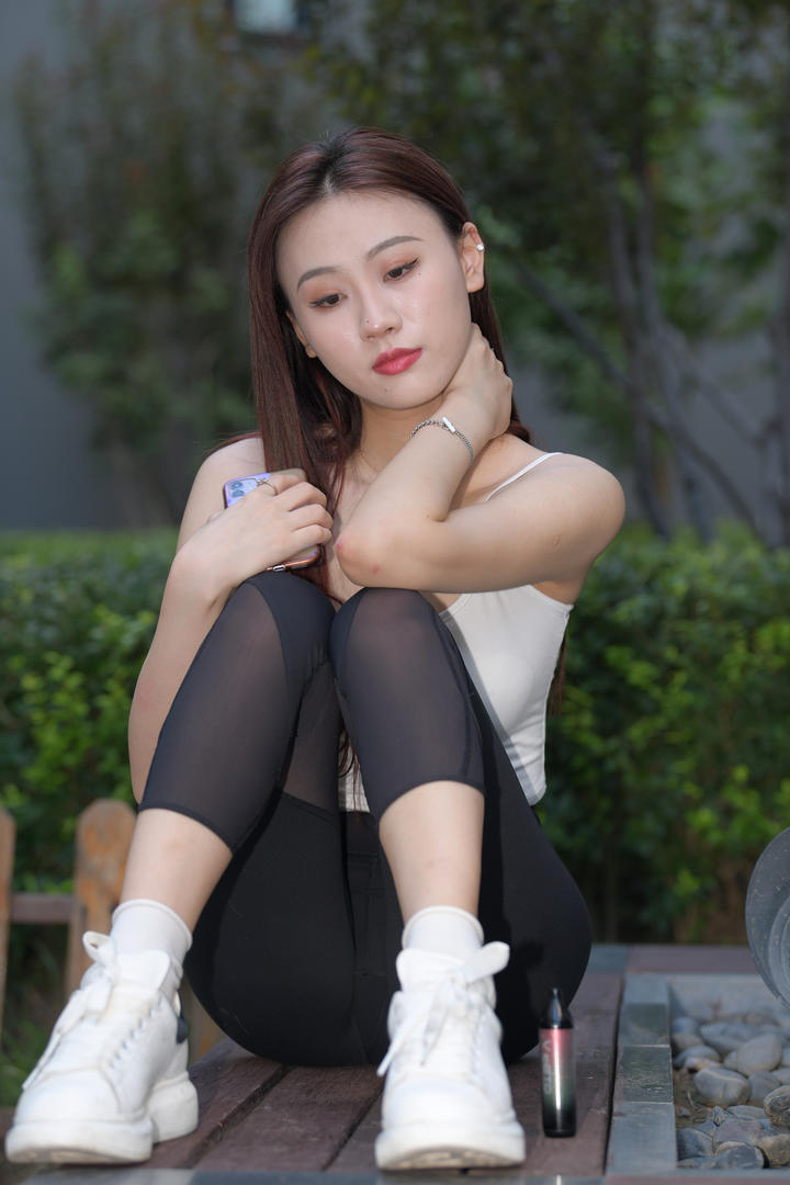 国产紧身裤美女模特街拍图片大全