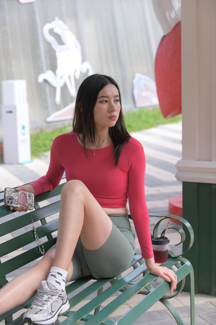 中国时尚紧身裤美女模特高清图片