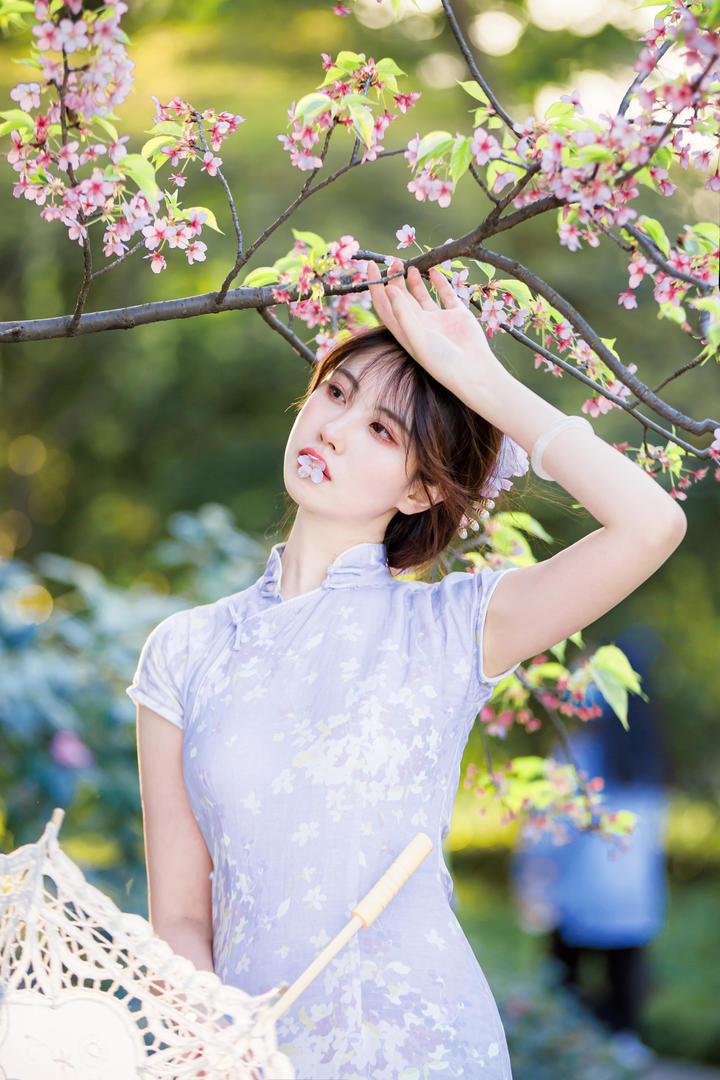 楚楚动人的古典旗袍美女高清摄影图片