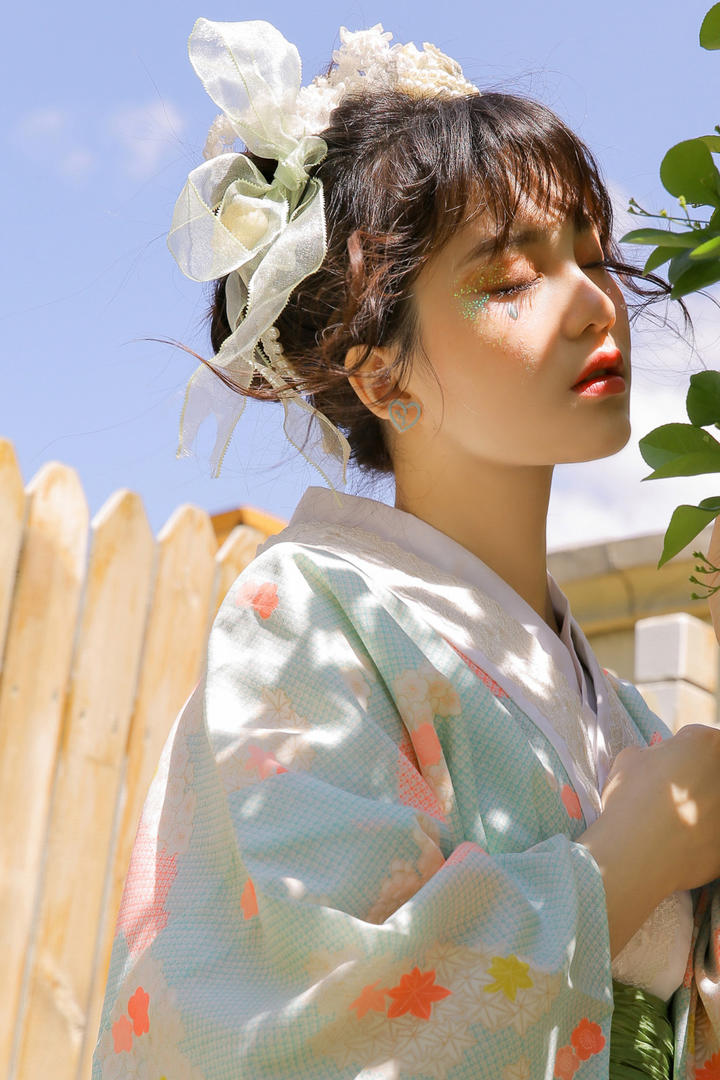 阳光下的高清古装清纯美女图片