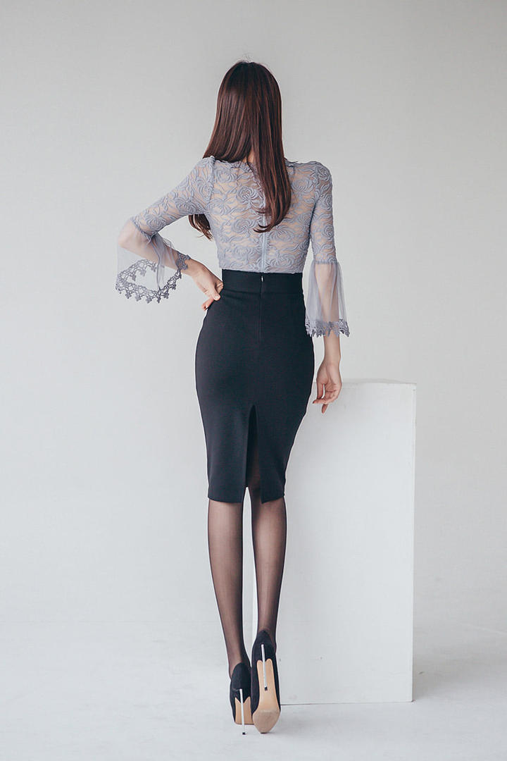 韩国美女明星朴正允背影图片