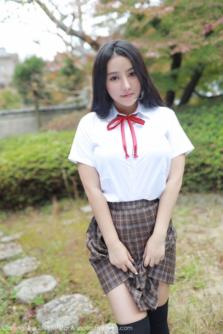 模范学院翘臀美女模特Manuela玛鲁娜日本学生装制服诱惑旅拍