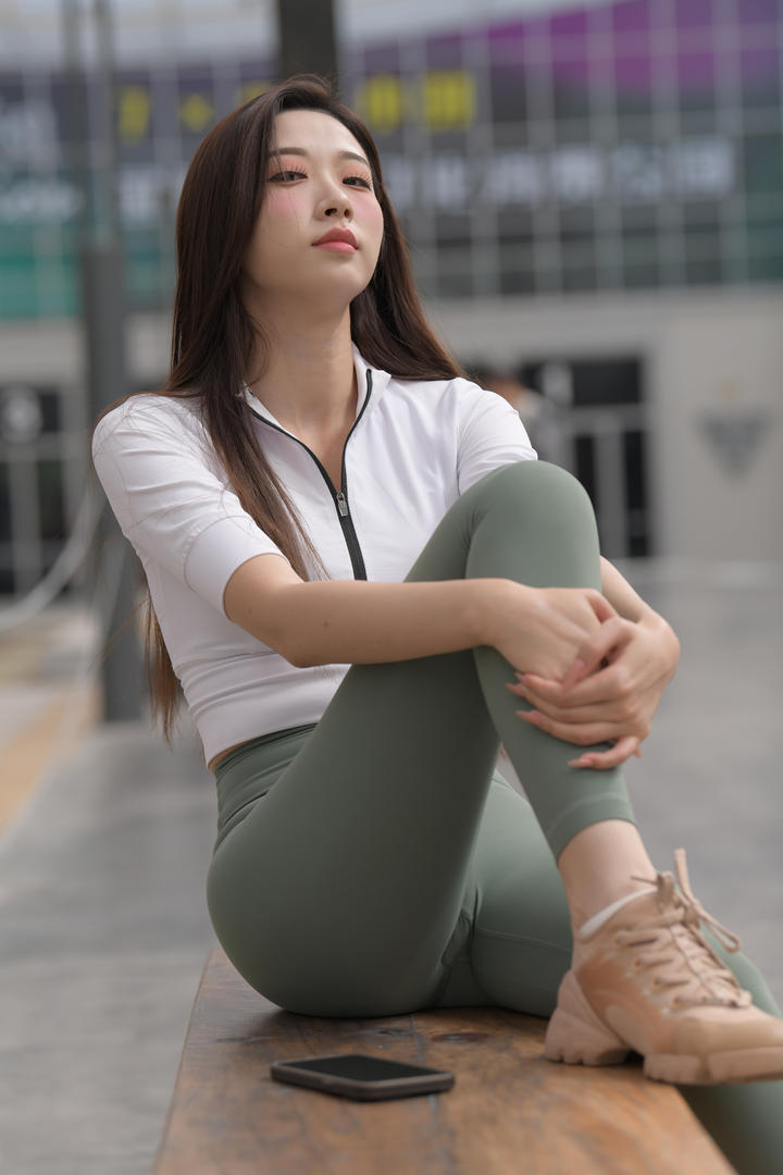 国产美女模特紧身裤唇沟明显的高清大图图片大全
