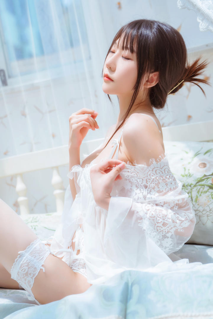 清纯女生香草喵露露大胆内衣私拍套图免费下载