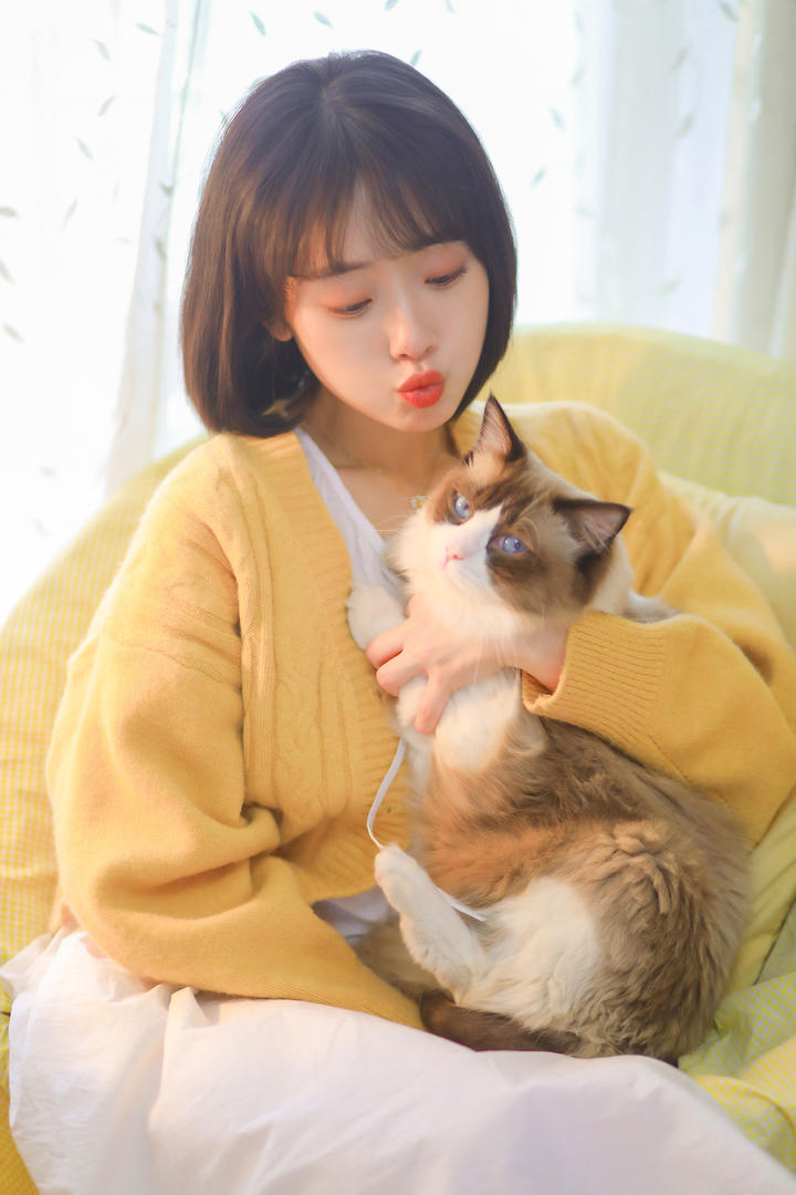 嘟起嘴巴的可爱女生萌妹子高清QQ头像图片