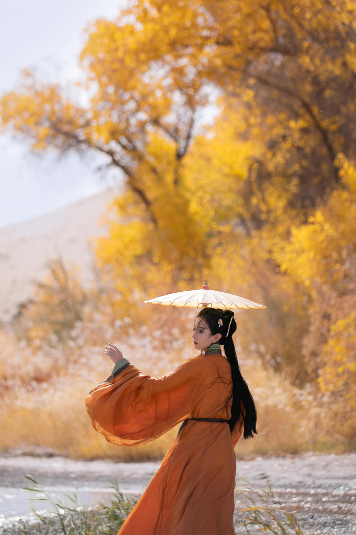 秋日古装汉服美女唯美意境摄影图片