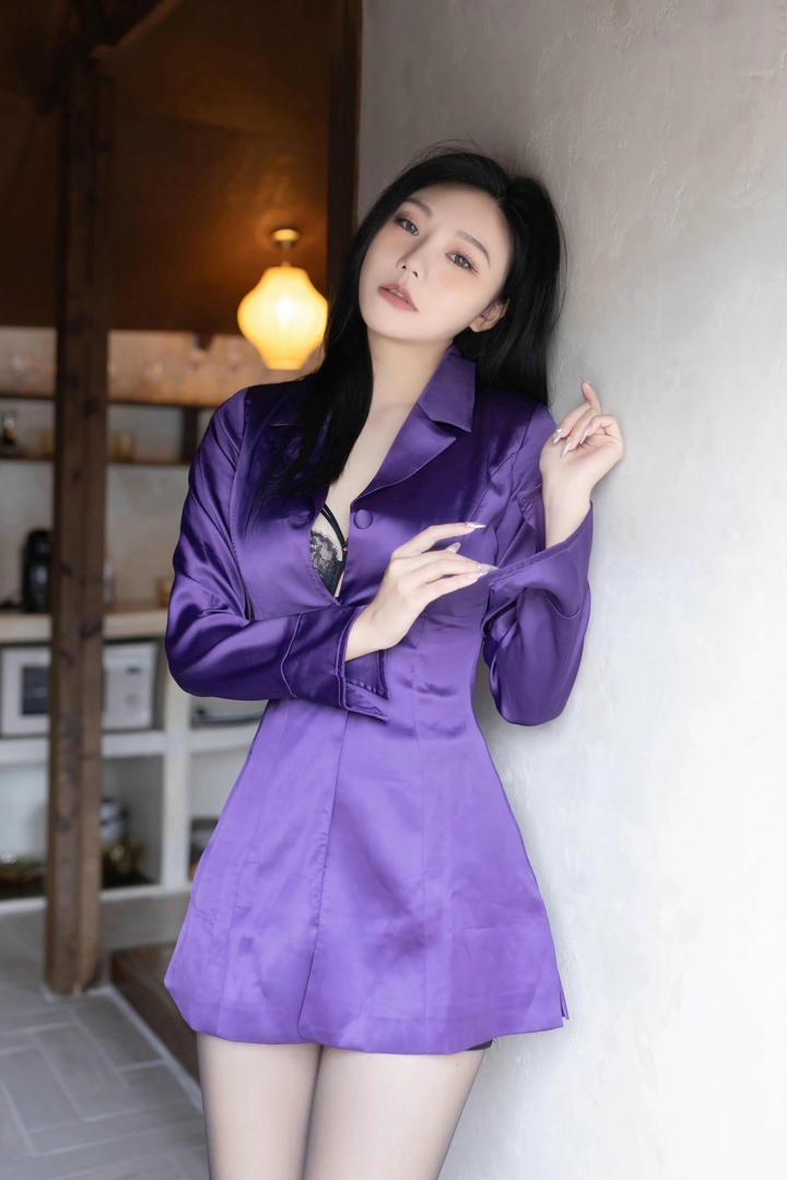 很有韵味的紫色睡衣美女安然国产性感尤物写真大图