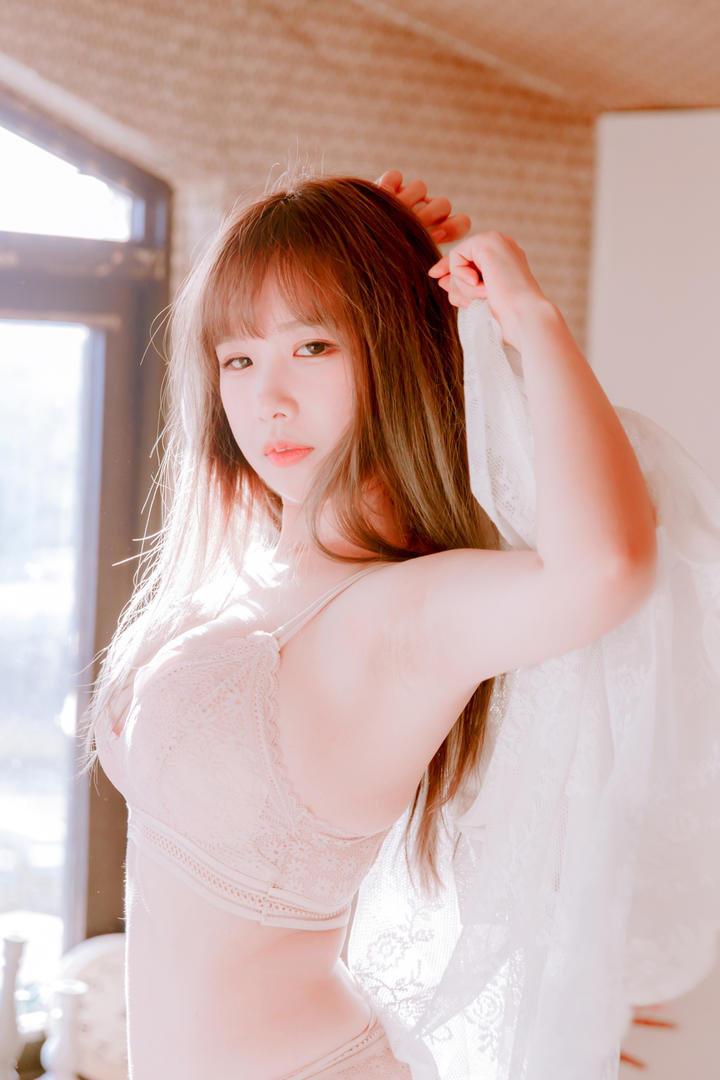 国模吧清纯美女嫩模高清蕾丝内衣写真图片