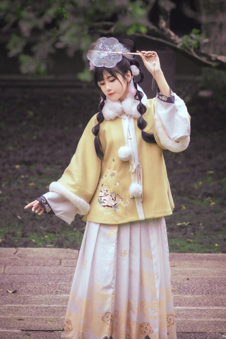 可爱甜美古装汉服美女写真图片