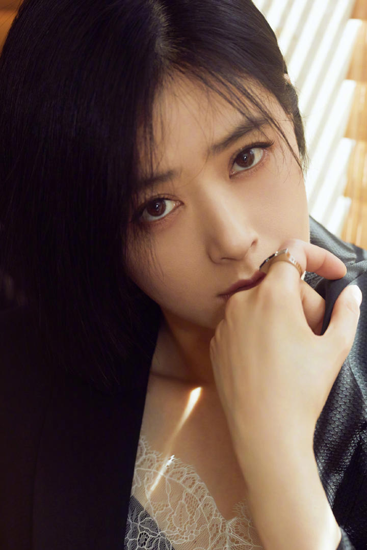 极品高清短发女星蒋欣特写图片