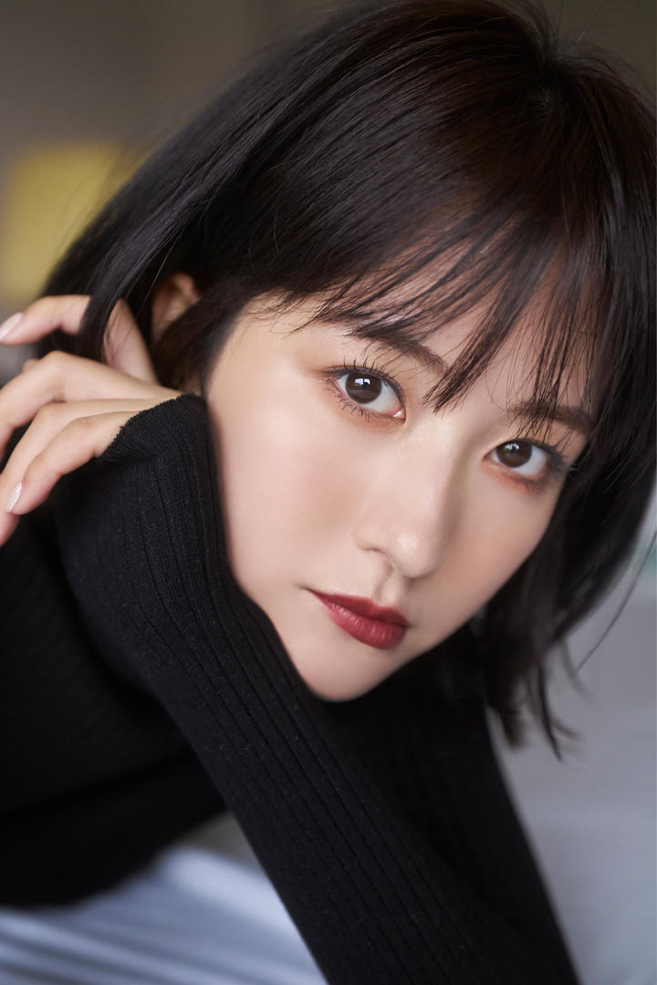 日本轻熟红唇美女御姐高清特写图片