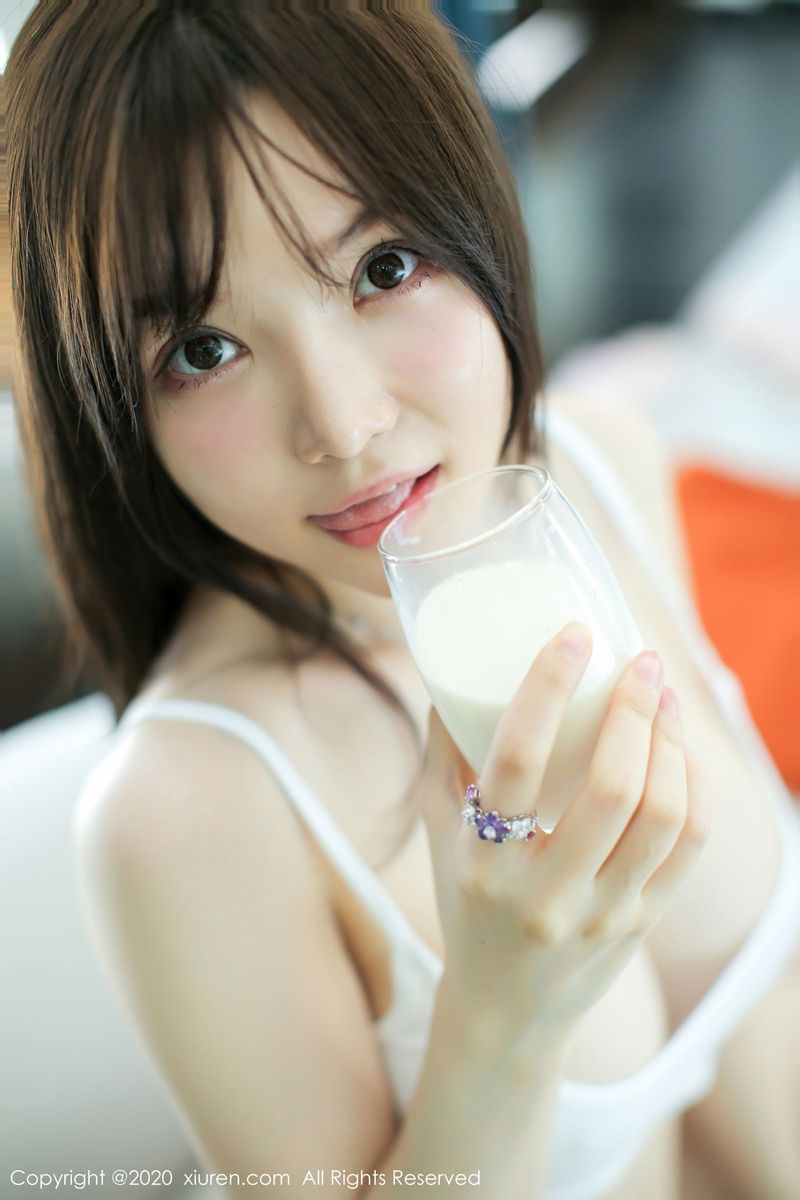 秀人网美女模特糯美子Mini居家女友视角吊带系列三亚旅拍